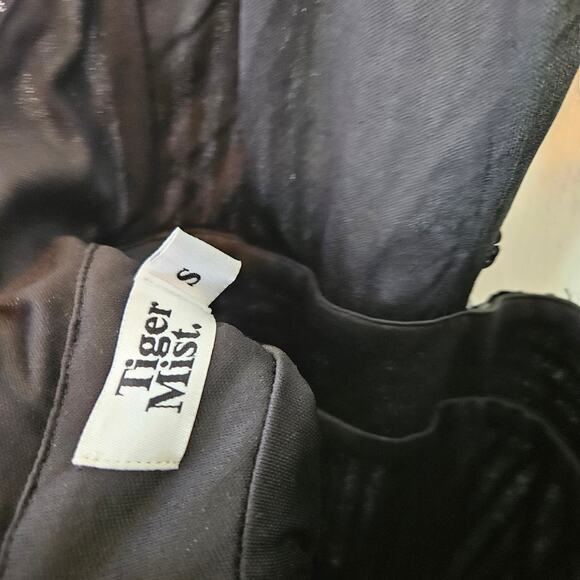 Tiger Mist Sequin Halter Mini Dress S Black Cutout Front Sleeveless Keyhole‎ - Picture 9 of 11